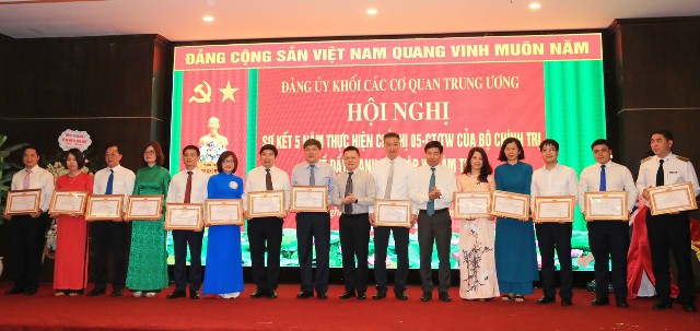 Chi bộ phòng Tổ chức  Hành chính  – Gương mặt điển hình tiên tiến trong học tập và làm theo tư tưởng, đạo đức, phong cách Hồ Chí Minh